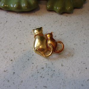 Cat Pin Brooch Gold Tone & Enamel & Rhinestone